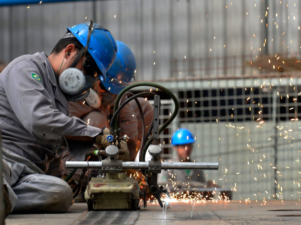 Direitos dos Trabalhadores da Indústria: Conheça as Principais Garantias da Lei